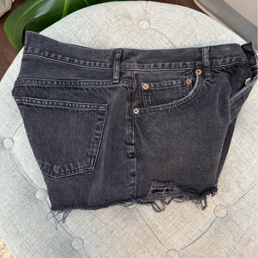 Agolde Parker Distressed Black Grey Denim Shorts Size 28 ✨Like New, Retail $145 - Picture 5 of 7